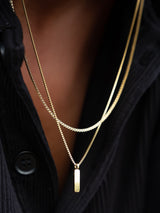 COLLAR DE CADENA CUADRADA CON DIJE