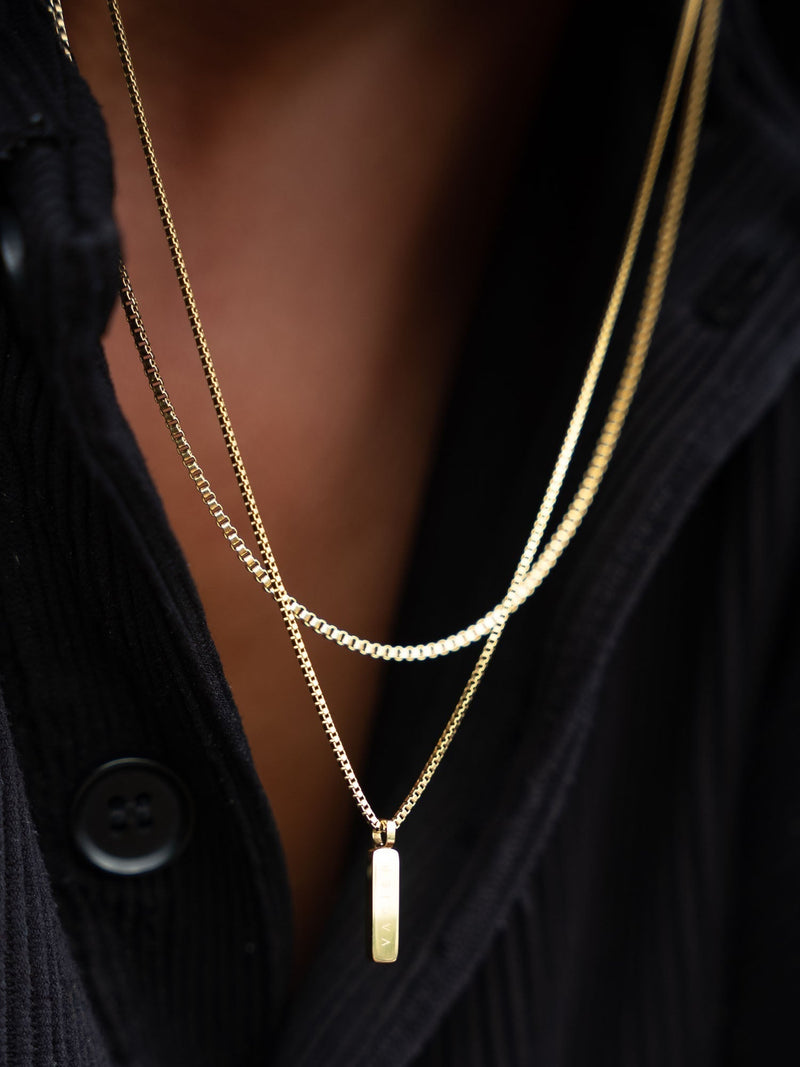 COLLAR DE CADENA CUADRADA CON DIJE
