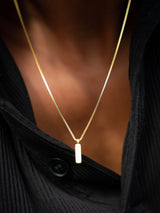 COLLAR DE CADENA CUADRADA CON DIJE