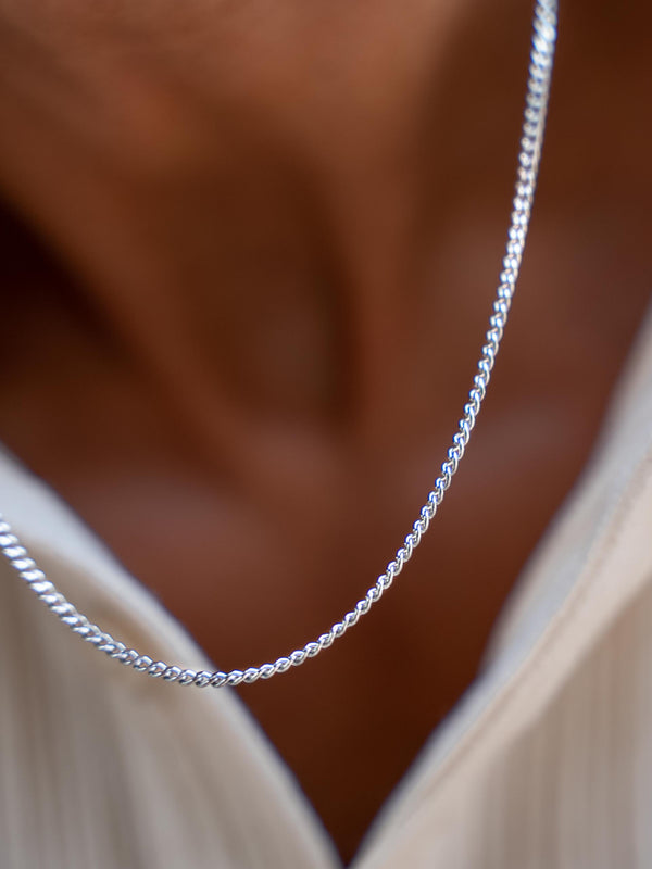 COLLAR DE CADENA MINIMALISTA